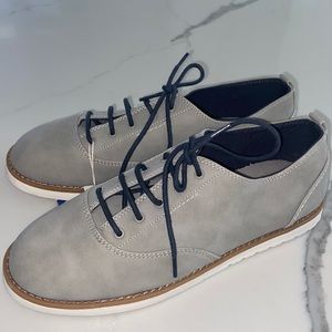 Brand new gorgeous Zara boys fancy shoes size 37, gray with navy laces